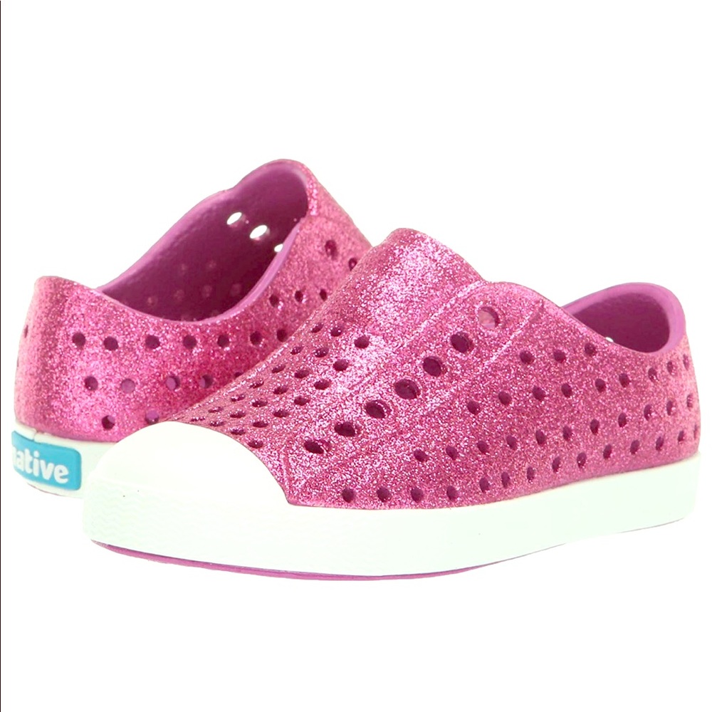 Toddler girls slip on